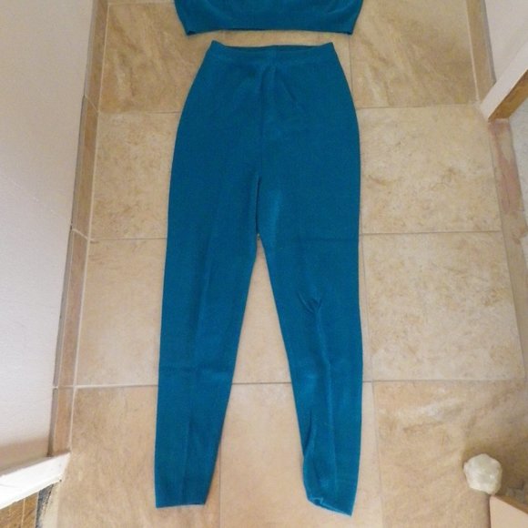 Knit turtleneck w/ matching knit pants set - Picture 3 of 5